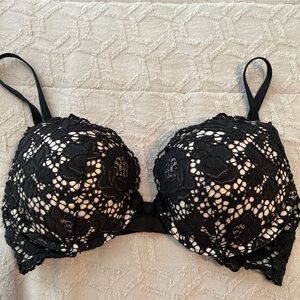 Victoria’s Secret Very Sexy Floral Lace Push Up Bra black 32C